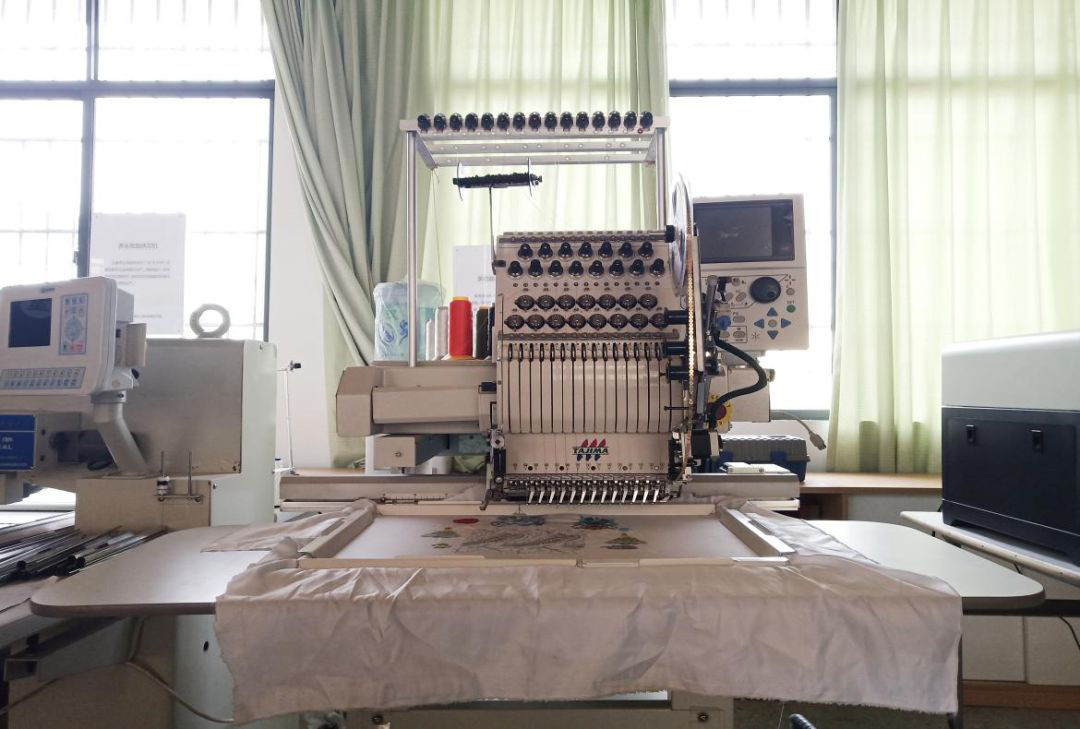 田島單頭繡花機 d4c0165fd1a84532a77e1720c421f716副本.jpg